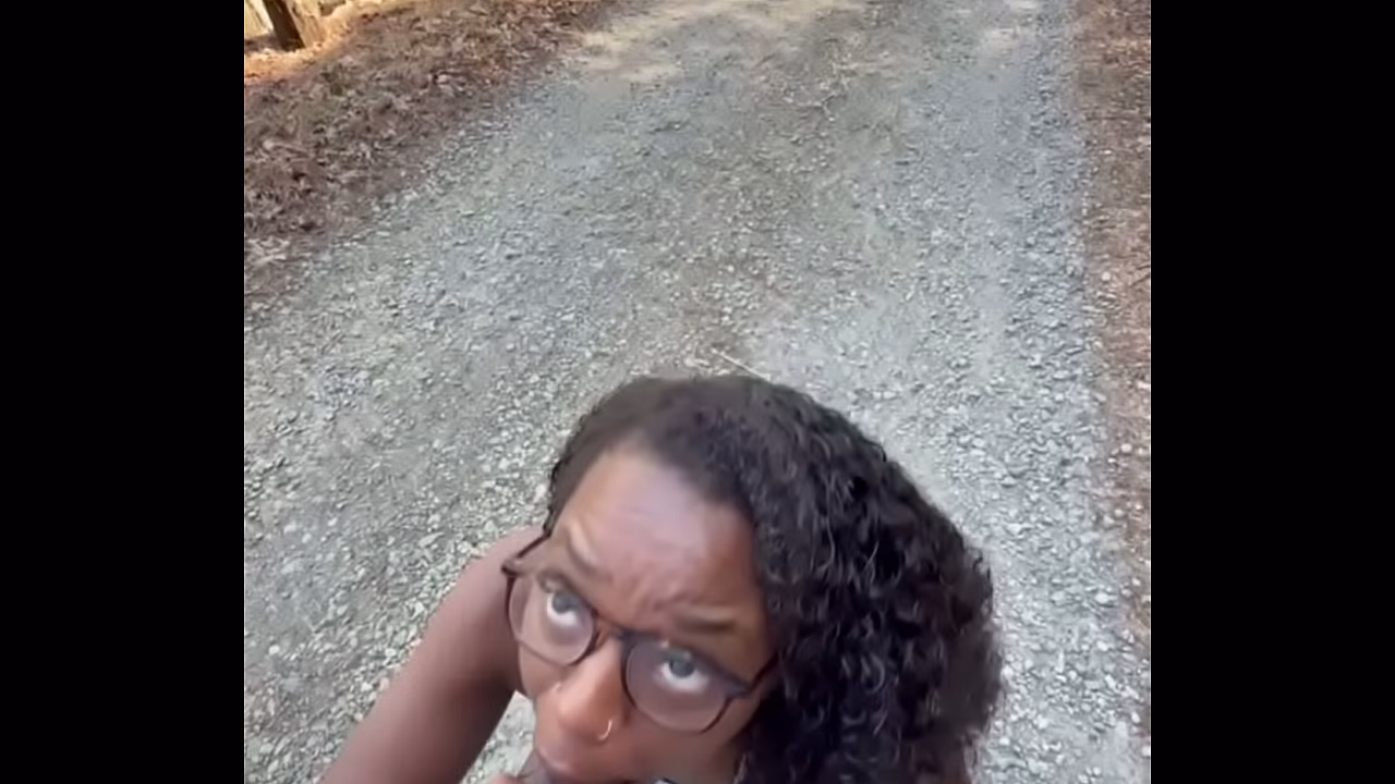 Ebony chupa pollas en el jacuzzi y en el sendero
                    blowjob handjob amateur POV deep throat sloppy big cock bbc black women wet blowjob muchos negros
