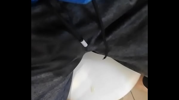 Download Video - Peeing in Toilette&comma; GASTE85
