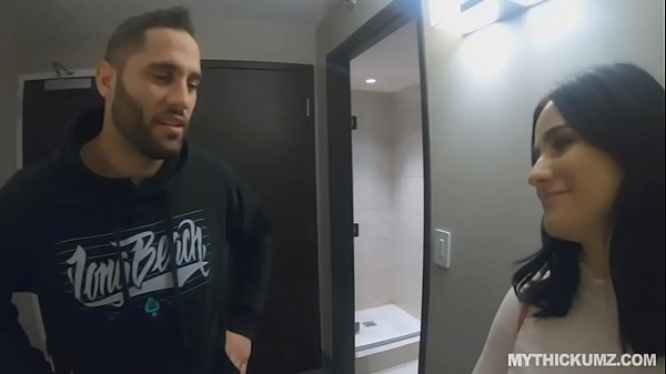 Pawg thickumz Violet Rain gagging on strangers cock