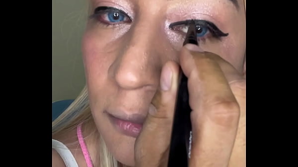 I put on beautiful makeup for my viewers