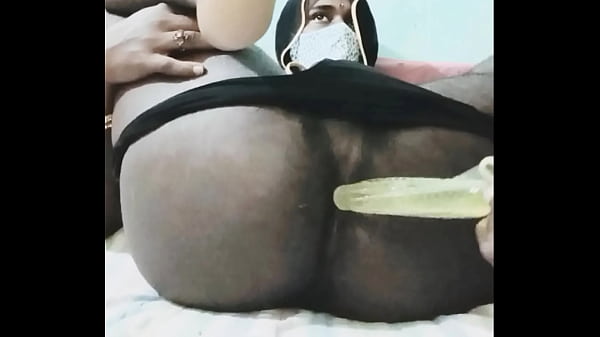 Poli Akter A Rencontré Un Gode Sur Son Cul