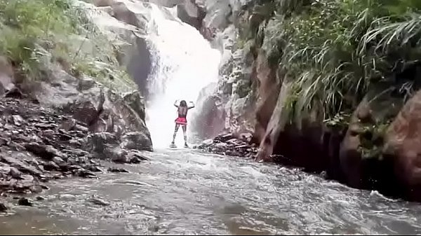 Download Video - Si me encuentras&comma; c&oacute;geme duro