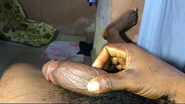 彼女は私が病気だと聞いて様子を見に来て、私たちは新しいXXXビデオの中で私の寝室で過ごすことになった