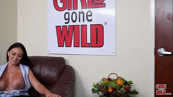 GIRLS GONE WILD - Busty Babe Brooke Beretta Plays With Her MILF Pussy