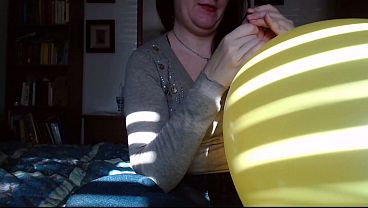 BIG YELLOW LOONER: Nicoletta’s High-Pressure Game on Latex