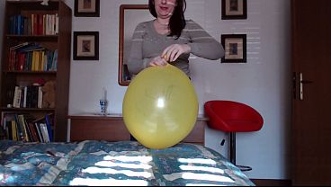 BIG YELLOW LOONER: Nicoletta’s High-Pressure Game on Latex