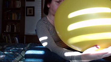 BIG YELLOW LOONER: Nicoletta’s High-Pressure Game on Latex