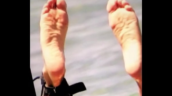 cumming on Cameron diaz feet