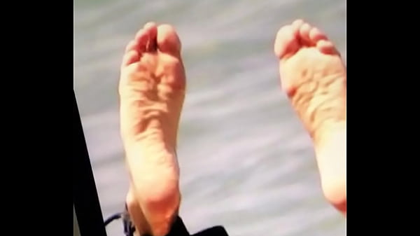 cumming on Cameron diaz feet