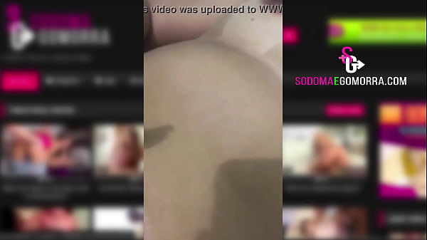 Grande Bottino Ebano Che Mostra La Sua Figa Gonfia