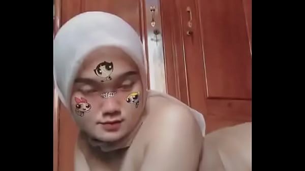 malay hijab girl masturbating