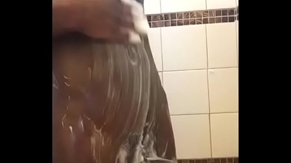 Download Video - bbc on snap in shower &commat;bbcdolo
