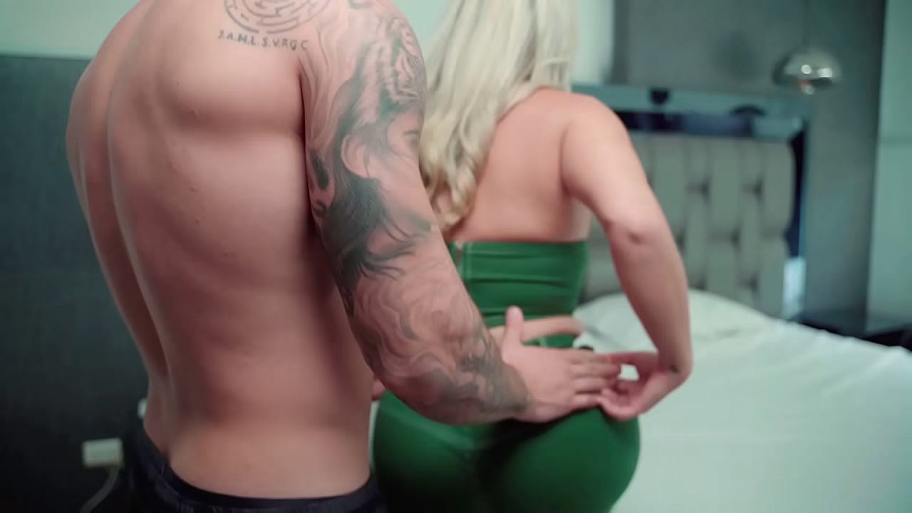 llego de visita a espa&ntilde_a donde mi novio y me folla delicioso hasta hacerme correr