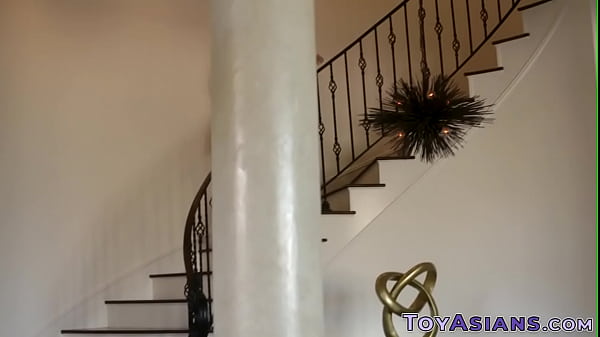 Asian cutie gets facialized