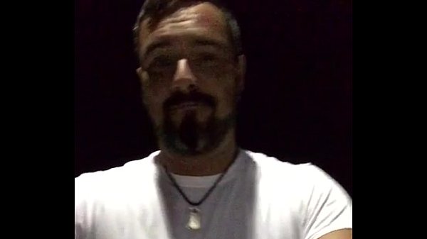 Download Video - Amador - Coroa batendo punheta no terra&ccedil;o do pr&eacute;dio