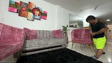 La puta cachonda de mi hermanastra me mide el pene como excusa para poder darme una dura follada