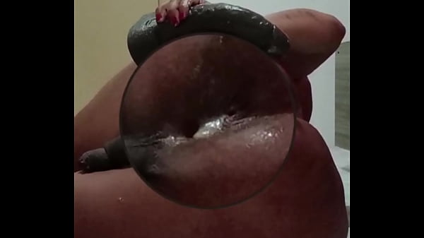 Brincadeira sozinha em casa