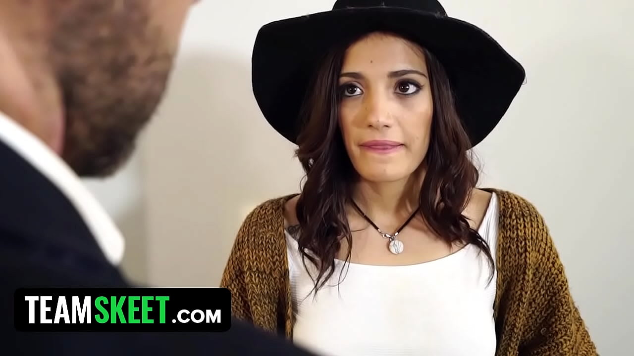 Sexy latina (Penélope Cum) convence a la inmobiliaria con su coño
                    cumshot facial hardcore latina brunette doggystyle shaved smalltits bigcock cowgirl couch missionary hd cfnm hispanic oyeloca facialize teamskeet living room muchos negros