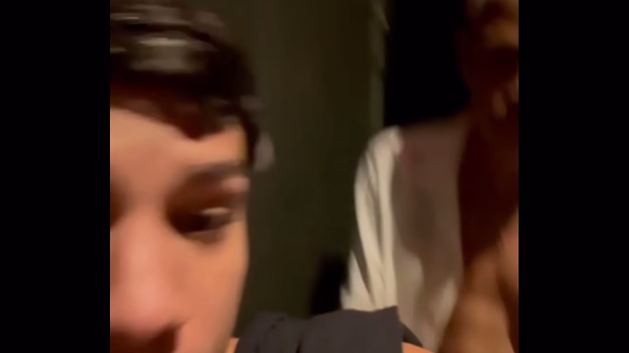 PEGANDO O AMIGO NO BANHEIRO DA BOATE