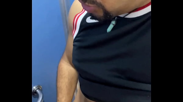 SEXO NO BANHEIRO DO TERMINAL DE &Ocirc;NIBUS COM O CO...