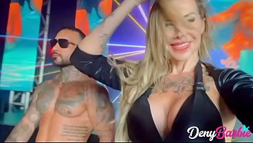 Fodendo gostoso com essa puta enchi a buceta dela de porra e fui embora um pente rala