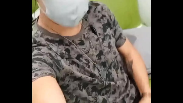 Download Video - Joven exhibicionista en el vag&oacute;n del metro en CDMX