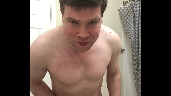 Download Video - Naked dude shows off the results of hitting the gym