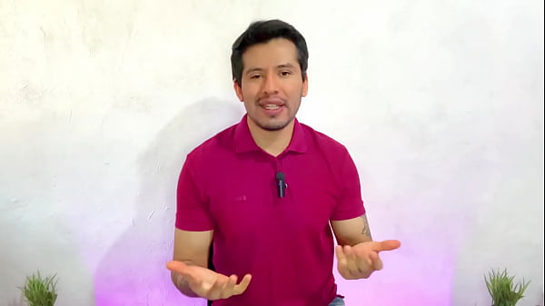 Medico revisa a paciente venezolano dotado y te...