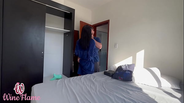 Download Video - Paguei o montador de moveis com o cuzinho ele gostou tanto que me encheu de leitinho - Kadall Master
