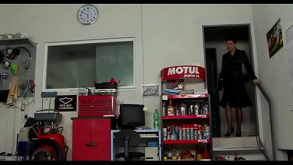 Stunningly sexy babe gets her throat and pussy fucked hard