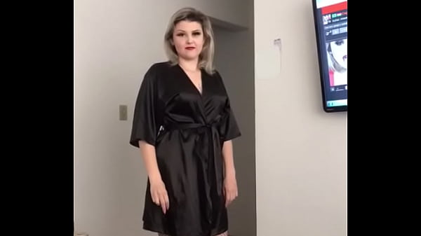 Minha prima muito fogosa veio , passar as f&eacute;rias comigo, e n&atilde;o perde tempo .