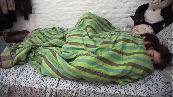 Download Video - WE PLAY UNDER THE FRAZADA WITH MY SEXY BEST FRIEND UNTIL WE ARE WARMED AND WE REALLY HARD AND HOT