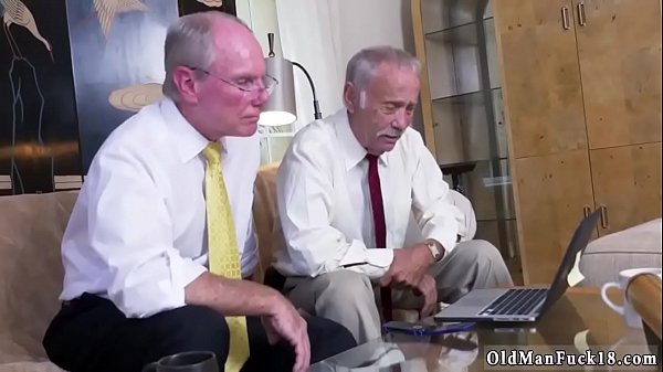 Shaved teen solo Ivy impresses with her meaty breasts and ass