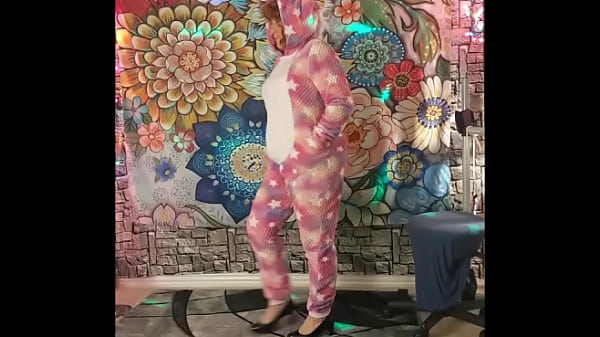 Hotwife Steffi shakes her cunt
