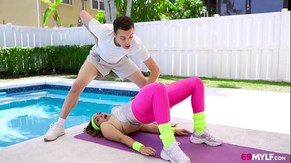 Valentina Bellucci milf Gets Deep Stretches