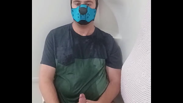 Je me pisse dessus comme un chiot patetic soumis