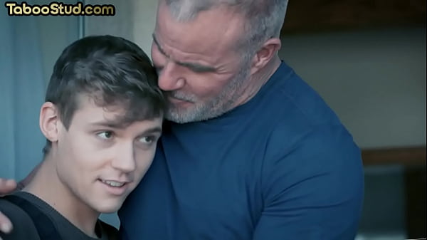 Stepdaddy DILF barebacks twink after blowjob an...