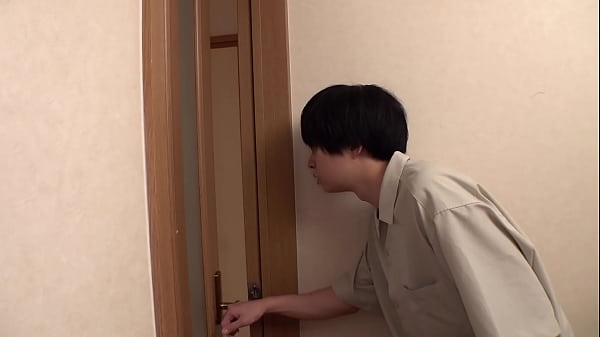 Download Video - 旦那が一服している短い時間で、毎日10発以上中出しされています&hellip;。 織田真子