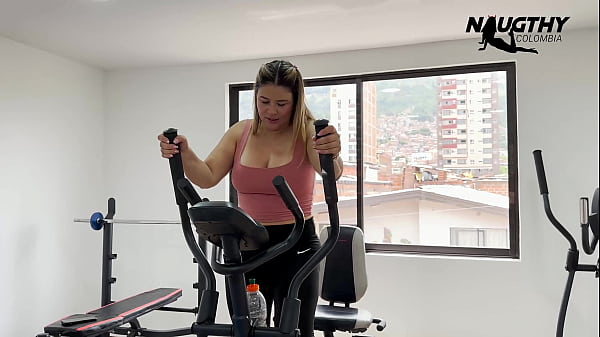 Putinha mente para o corno e vai pro motel com o novinho da academia que gozou 3 vezes sem parar