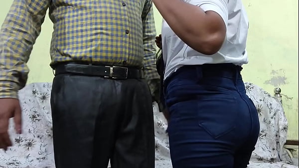 It was the first day of the desi girl in the office, so if the girl could not complete the work, then the boss fucked her in the office. Hindi Clear Voice.