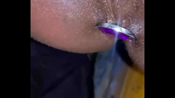 Anal plug makes my pussy squirts with ease