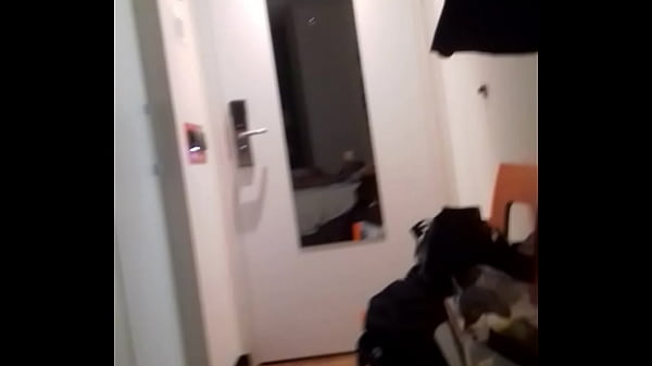 Monter Son Garçon Bien À L'hôtel