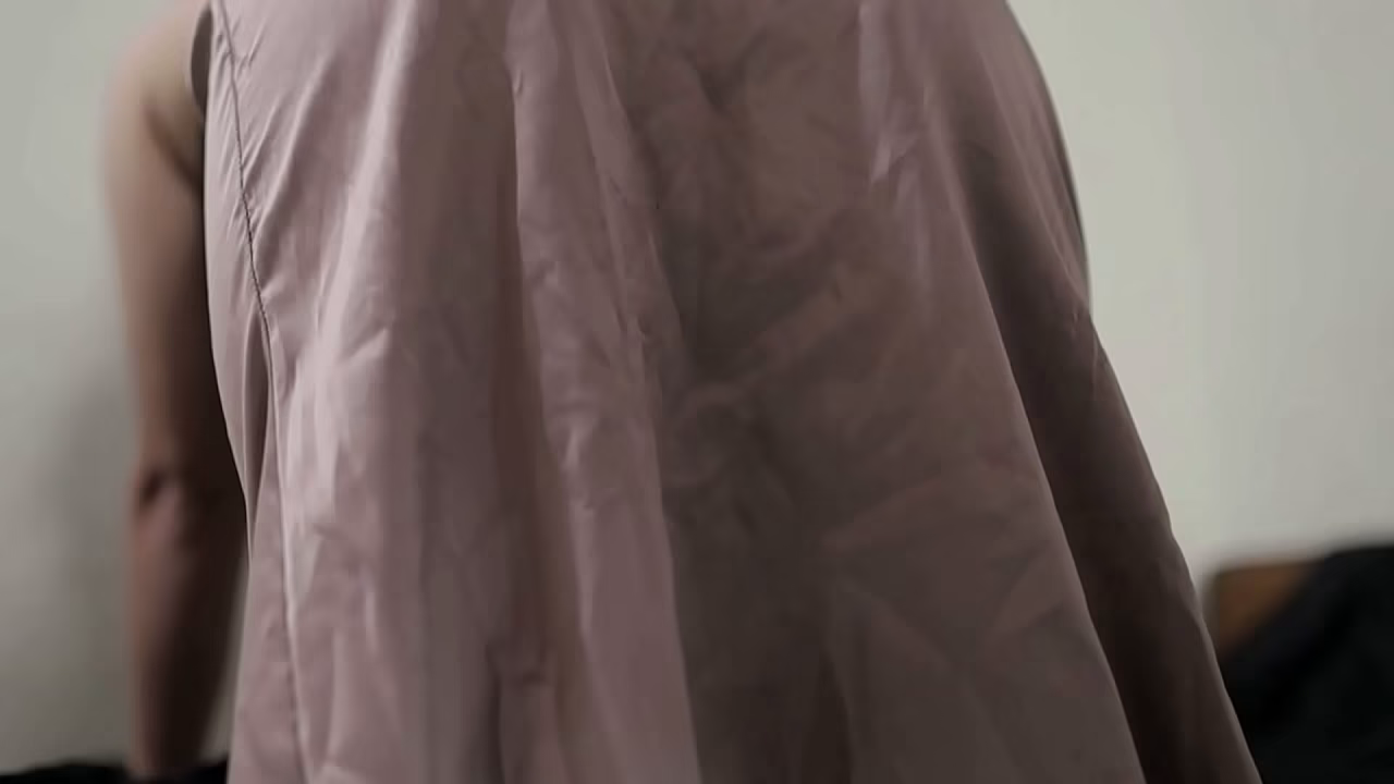 INDONESIA GIRL ROK SATIN TAPI GAK PAKAI CELANA DALAM , DI ENTOT SAMPAI KELUAR DI DALAM