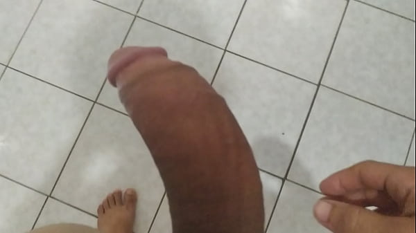 Novinho gozando e gemendo na punheta