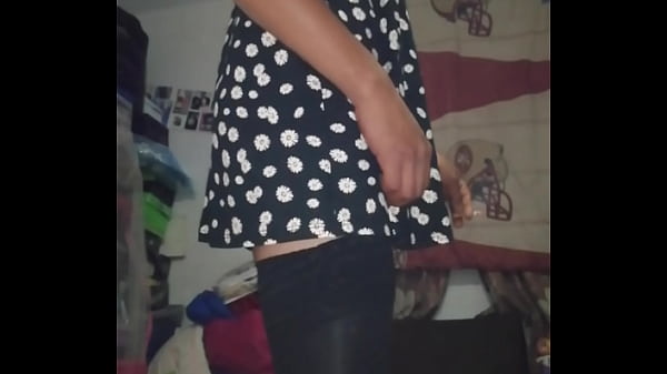 Probándome los vestidos de mi esposa