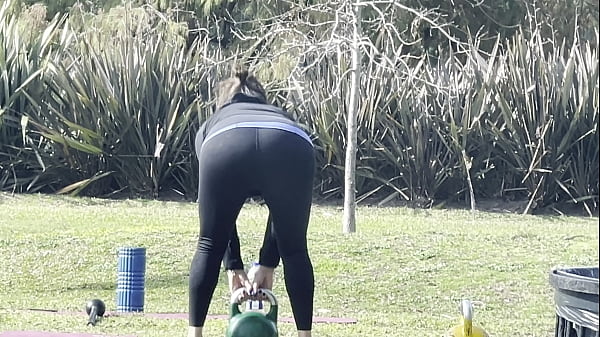 haciendo ejercicio en publico