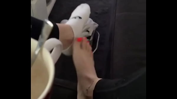  I Wish You A Nice Start Into The Week!Today In White Nike Socks ;)VIP On OF #feet #feetworld #fetisch #Nike #n    