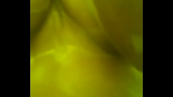 Ducha con jabón, jovencita de 19 años