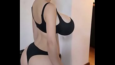 曲線美で巨乳