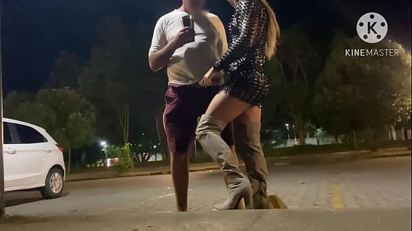 DOGGING IN BH - FIRST PART - SUCKING THE MARRIED IN THE SQUARE